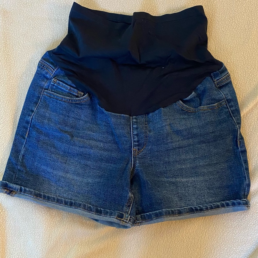 Women’s maternity shorts